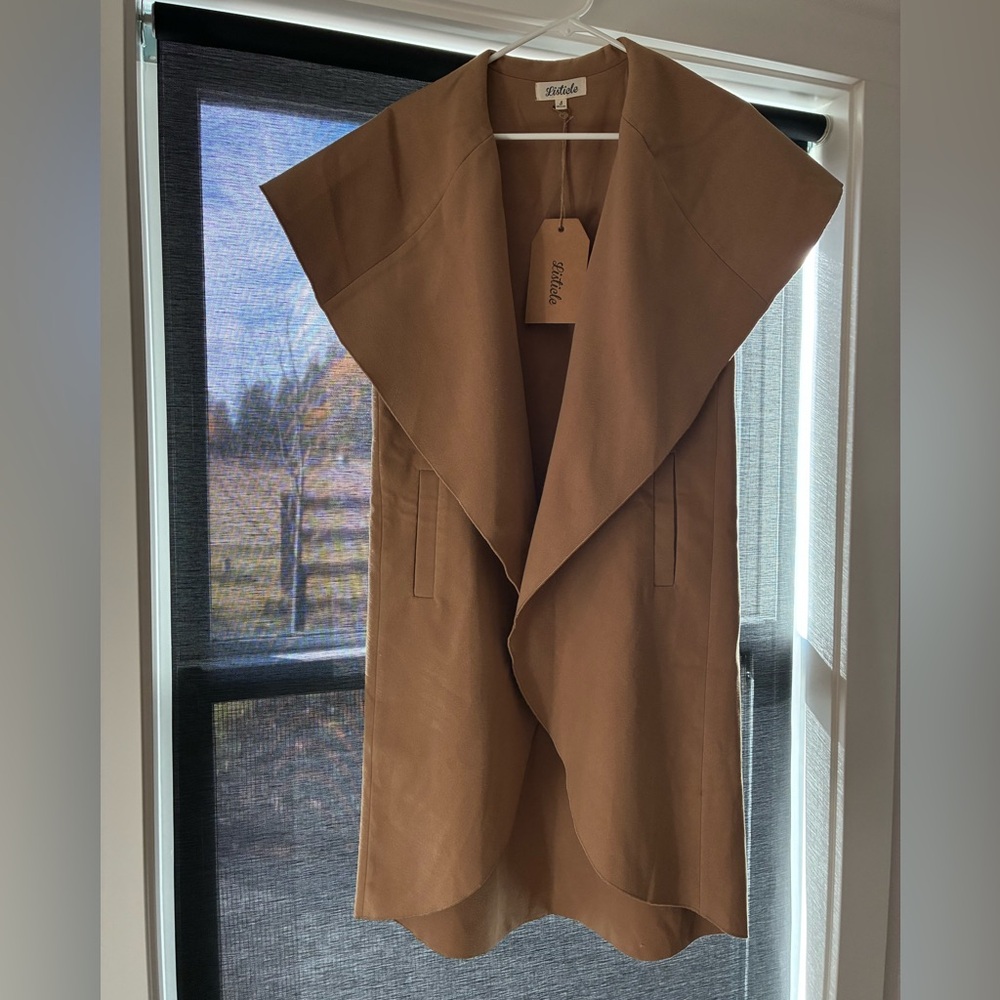 Camel Sleeveless Vest Listicle